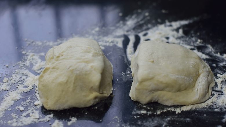 Cast iron pan basic pizza