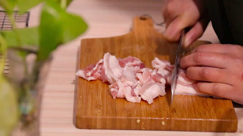 Stir-fried pork belly with hot pepper