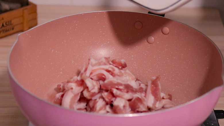 Stir-fried pork belly with hot pepper