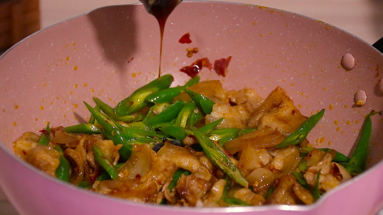 Stir-fried pork belly with hot pepper