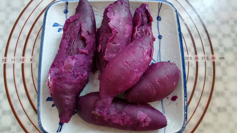 Milk-flavored purple sweet potato puree