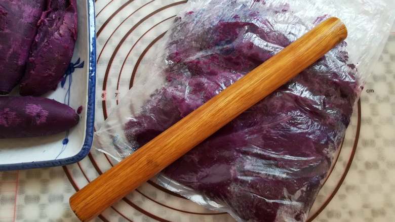 Milk-flavored purple sweet potato puree