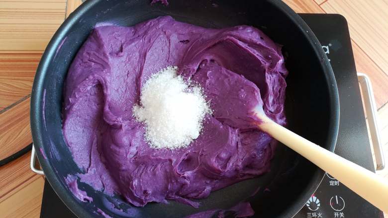 Milk-flavored purple sweet potato puree