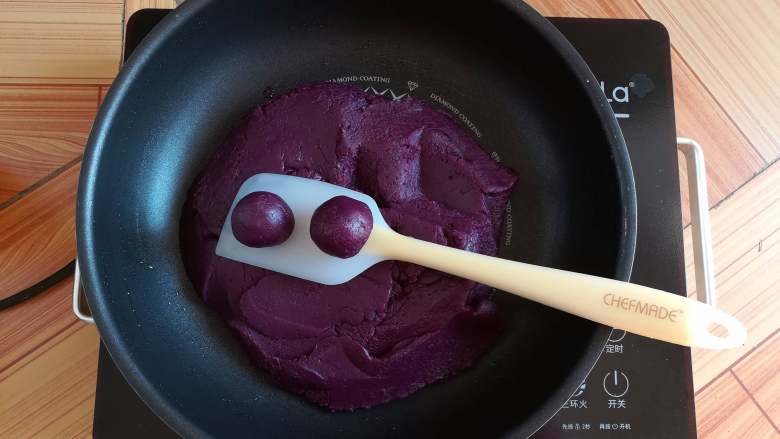 Milk-flavored purple sweet potato puree