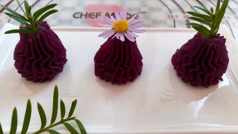 Milk-flavored purple sweet potato puree