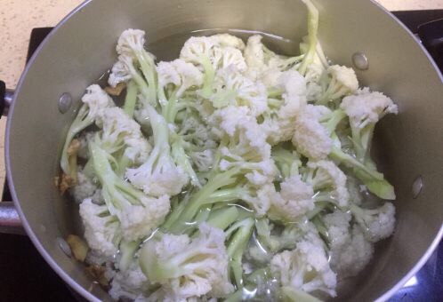 Baked Spicy Cauliflower with Ant Meat