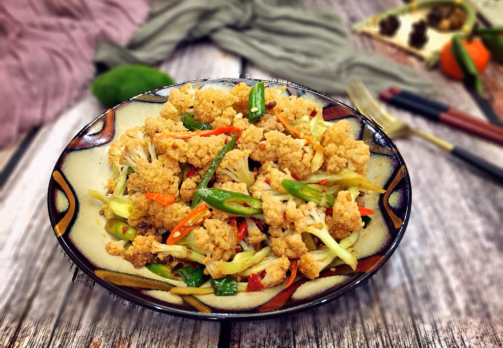 Baked Spicy Cauliflower with Ant Minced Meat