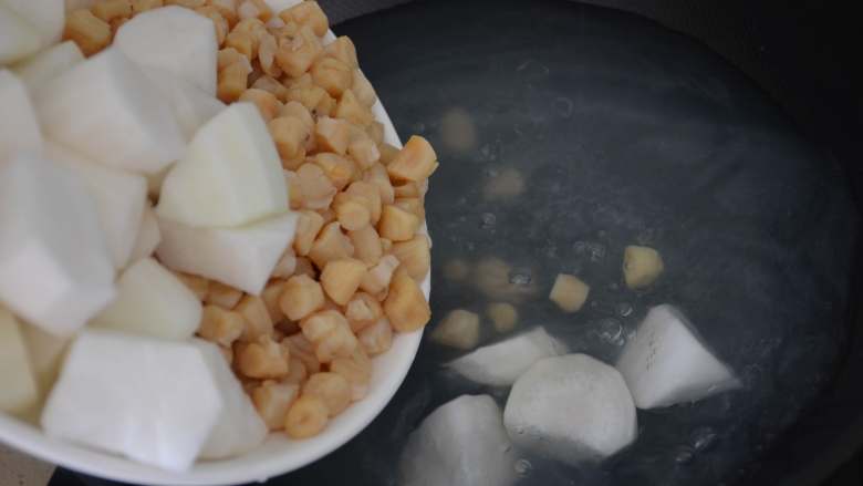 Scallop, corn and radish soup