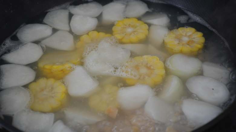 Scallop, corn and radish soup