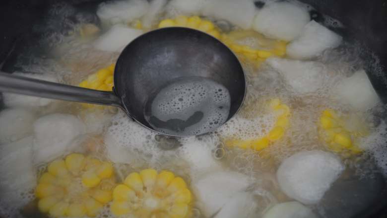 Scallop, corn and radish soup