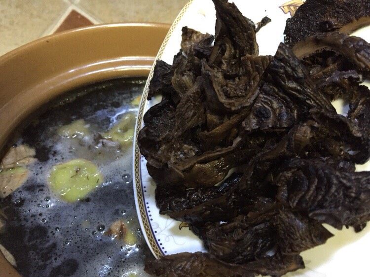 Black bear's paw fungus, fresh bamboo shoots and native chicken soup