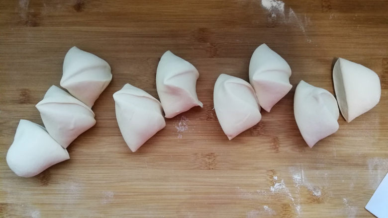 Leek and egg stuffed buns