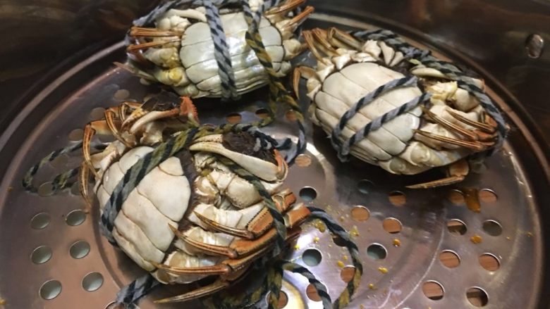 Steamed Yangcheng Lake hairy crabs