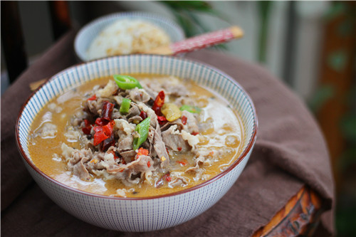 Golden soup and fat beef