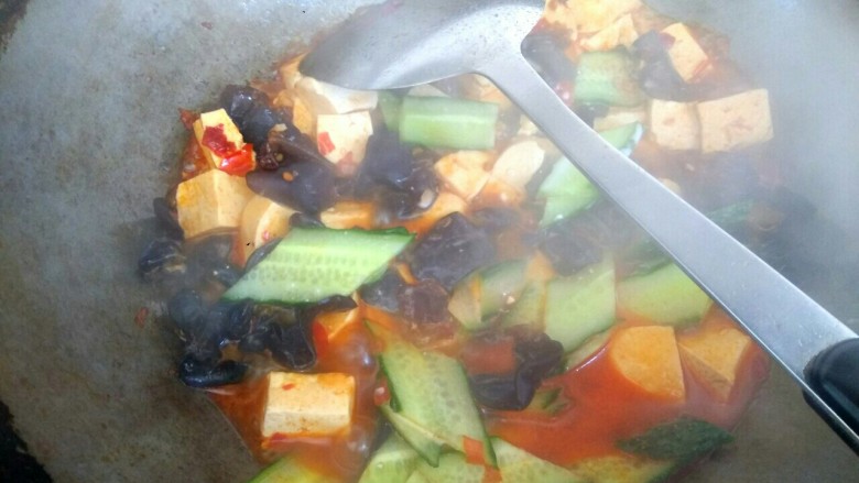 Agaric and Cucumber Burnt Tofu