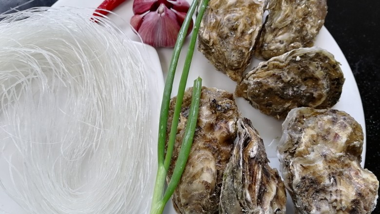 Steamed oysters with garlic vermicelli