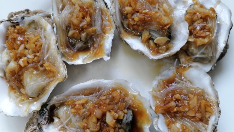 Steamed oysters with garlic vermicelli