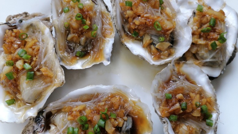 Steamed oysters with garlic vermicelli