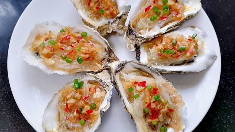 Steamed oysters with garlic vermicelli