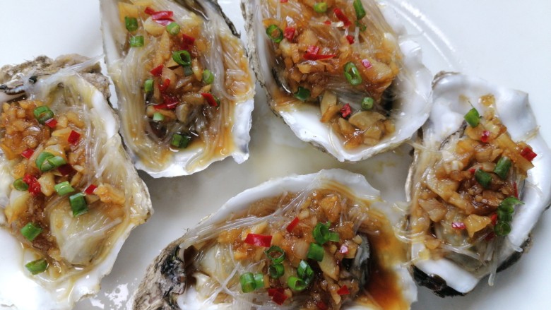 Steamed oysters with garlic vermicelli