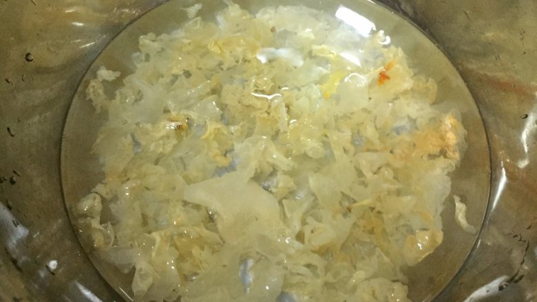 Tremella, Lily and Wolfberry Soup that strengthens the heart, nourishes Qi and nourishes beauty