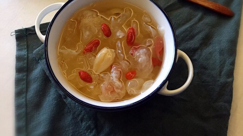 Tremella, Lily and Wolfberry Soup that strengthens the heart, nourishes Qi and nourishes beauty