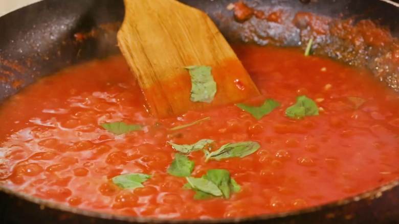 Tomato sauce pasta