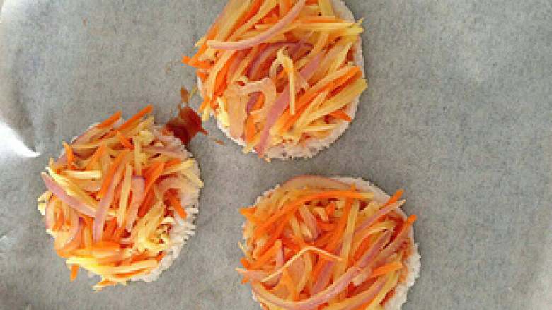 Three shredded rice mini pizza