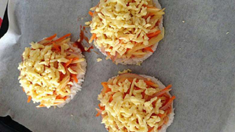 Three shredded rice mini pizza