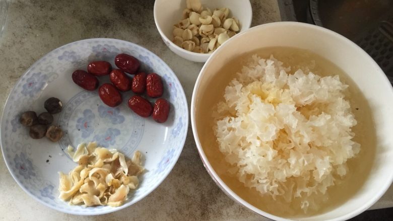 Red dates, snow fungus, lotus seed syrup