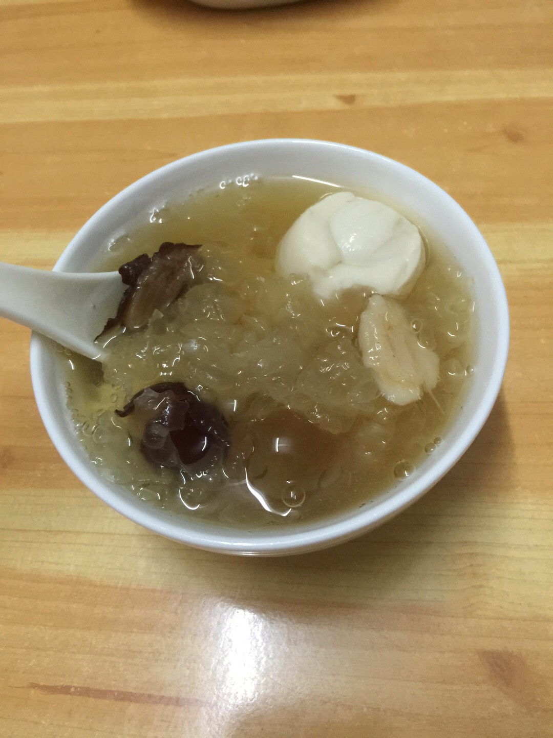 Red dates, snow fungus and lotus seed syrup