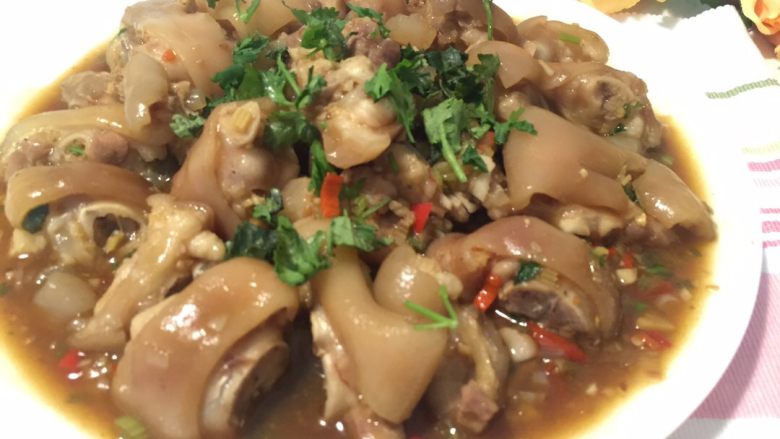 Pork feet with sauce