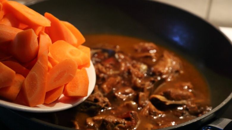 Warming up in autumn and winter-carrot stewed mutton