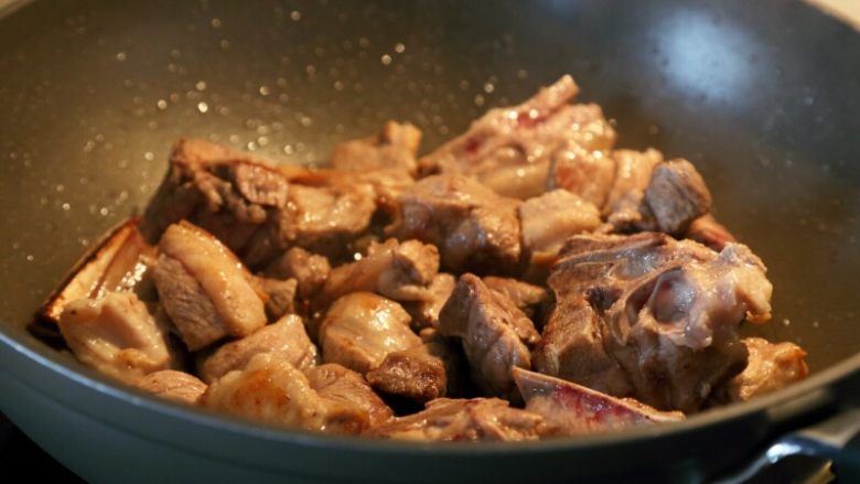 Warming up in autumn and winter-carrot stewed mutton