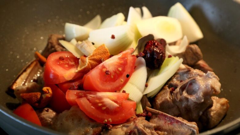 Warming up in autumn and winter-carrot stewed mutton