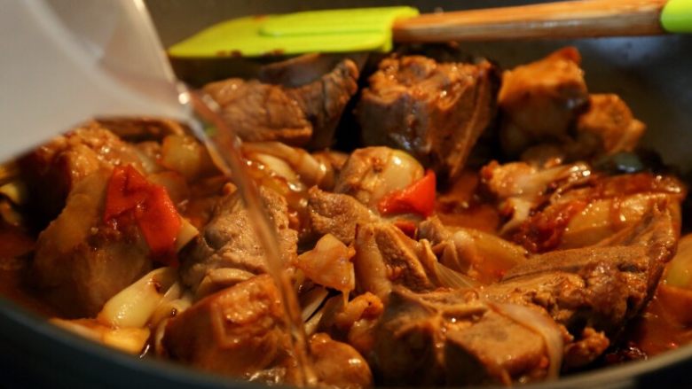 Warming up in autumn and winter-carrot stewed mutton