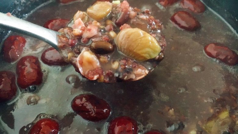 Red dates and lotus seeds Laba porridge