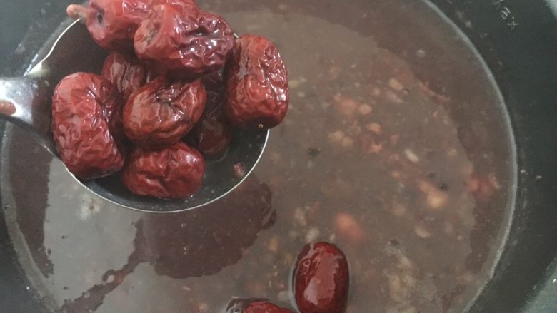 Red dates and lotus seeds Laba porridge