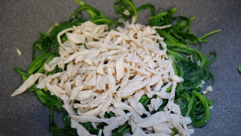 Stir-fried Shredded Vegetarian Pork with Wild Spinach