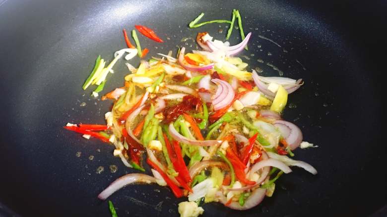 Stir-fried razor clams