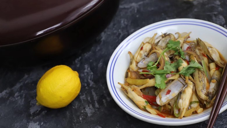 Stir-fried razor clams