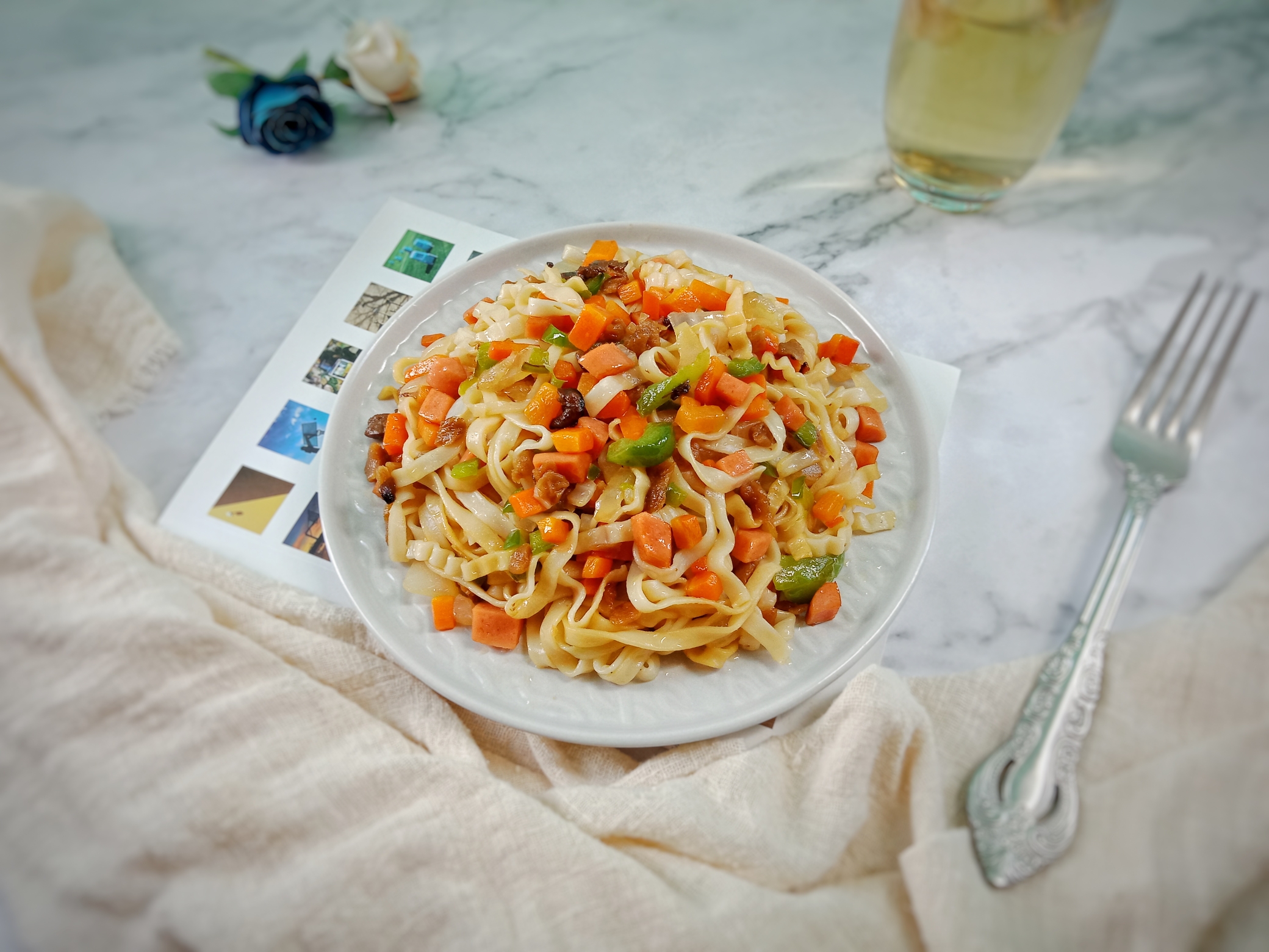 Fried noodles with seasonal vegetables