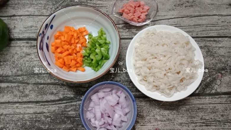 Seasonal vegetable fried noodles