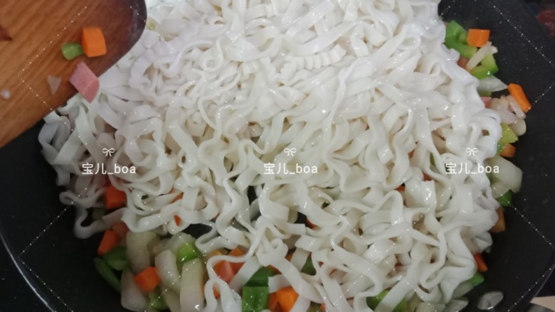 Seasonal vegetable fried noodles