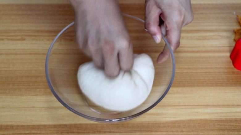 Yoghurt peanut butter flower roll