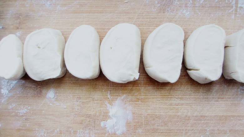 Knife-cut steamed buns