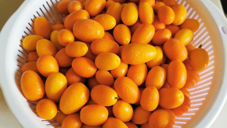 Salted kumquat [pickling method]