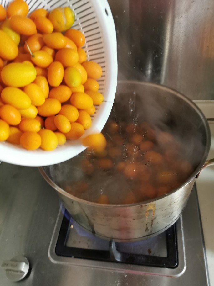 Salted kumquat [pickling method]