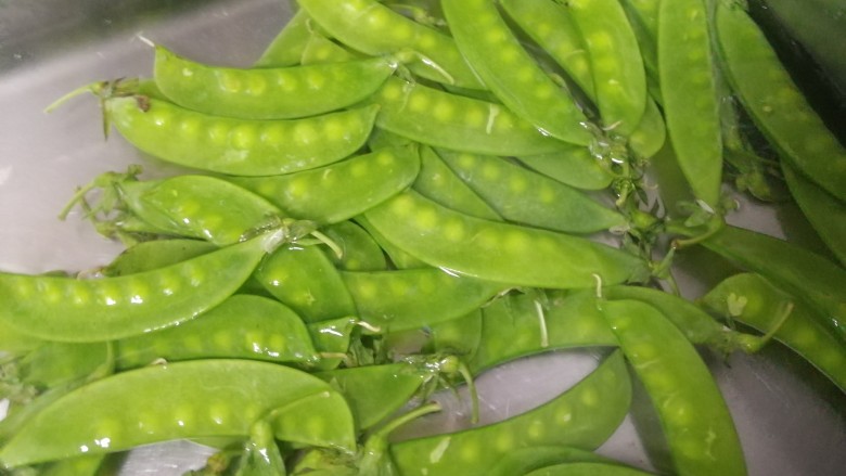 Sautéed Snow Peas and Sausages