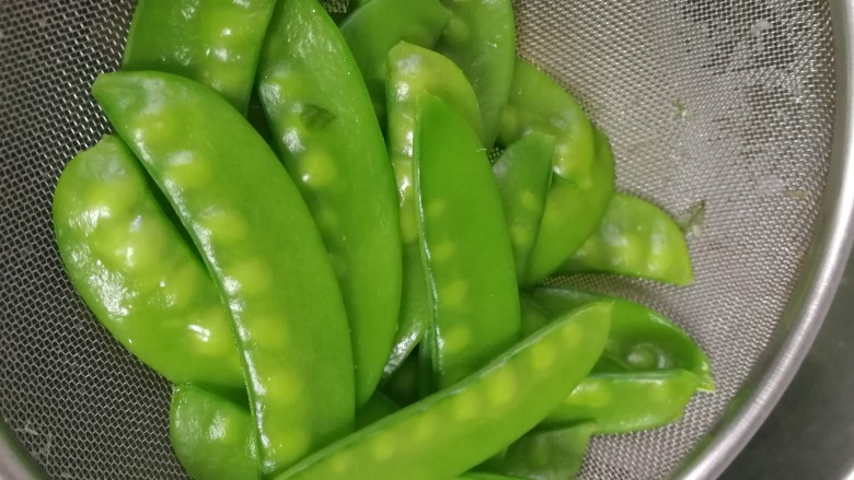 Sautéed Snow Peas and Sausage